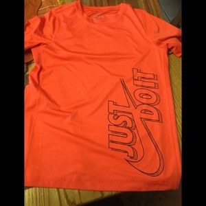 Nike Boys' Dri-Fit Short Sleeve Graphic Just Do It Swoosh Medium